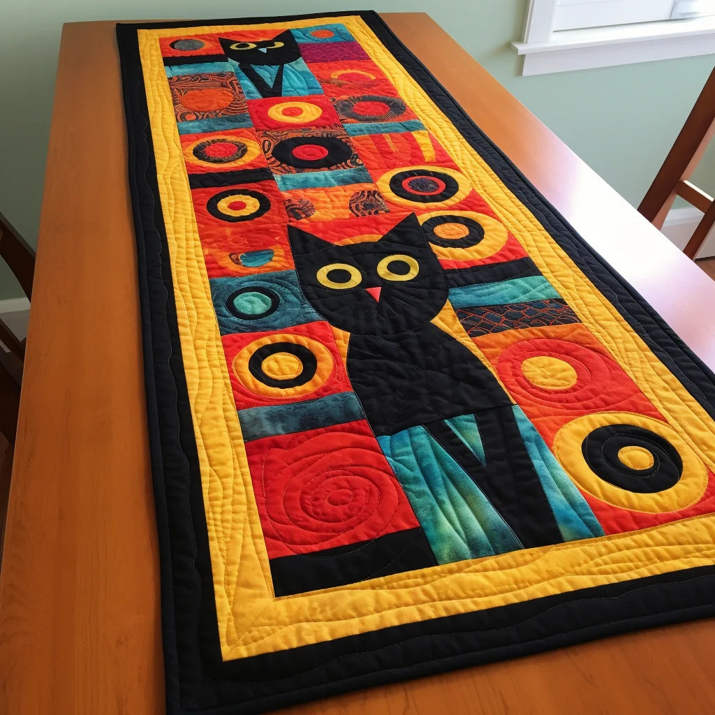 Black Cat TAI201223041 Quilted Table Runner