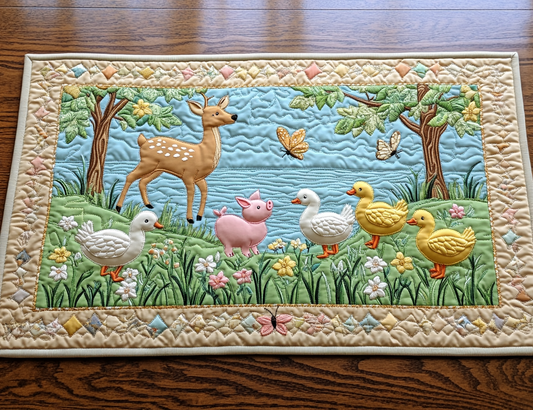 Farm Animal DAI040225478 Quilted Table Runner